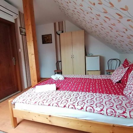 Joos Apartman Sarvar Bagian luar foto