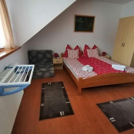 Joos Apartman Sarvar Bagian luar foto