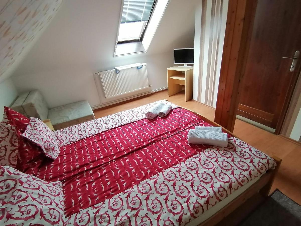 Joos Apartman Sarvar Bagian luar foto
