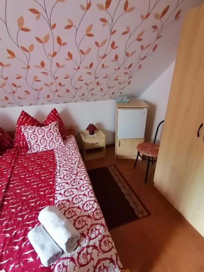 Joos Apartman Sarvar Bagian luar foto