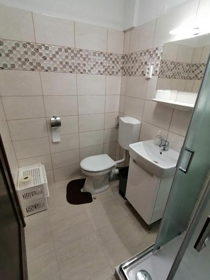 Joos Apartman Sarvar Bagian luar foto