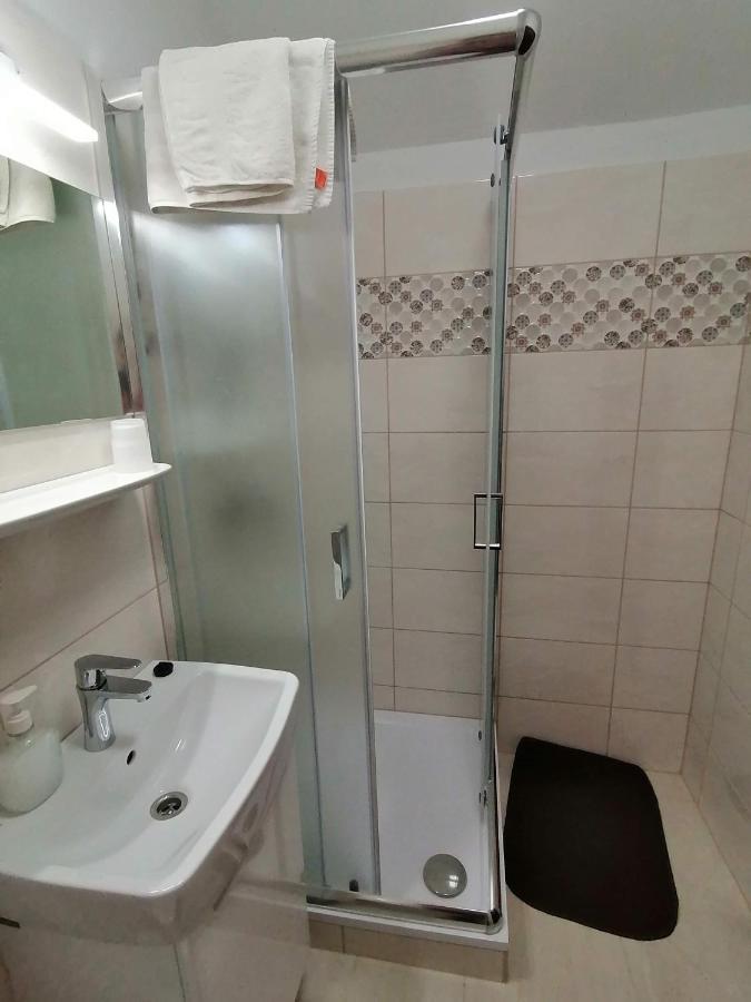 Joos Apartman Sarvar Bagian luar foto