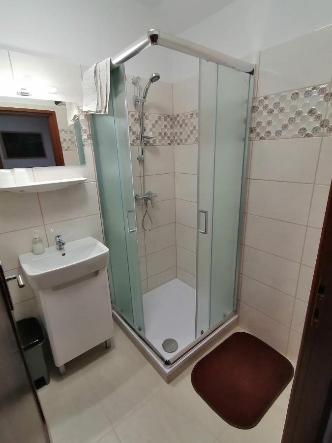 Joos Apartman Sarvar Bagian luar foto
