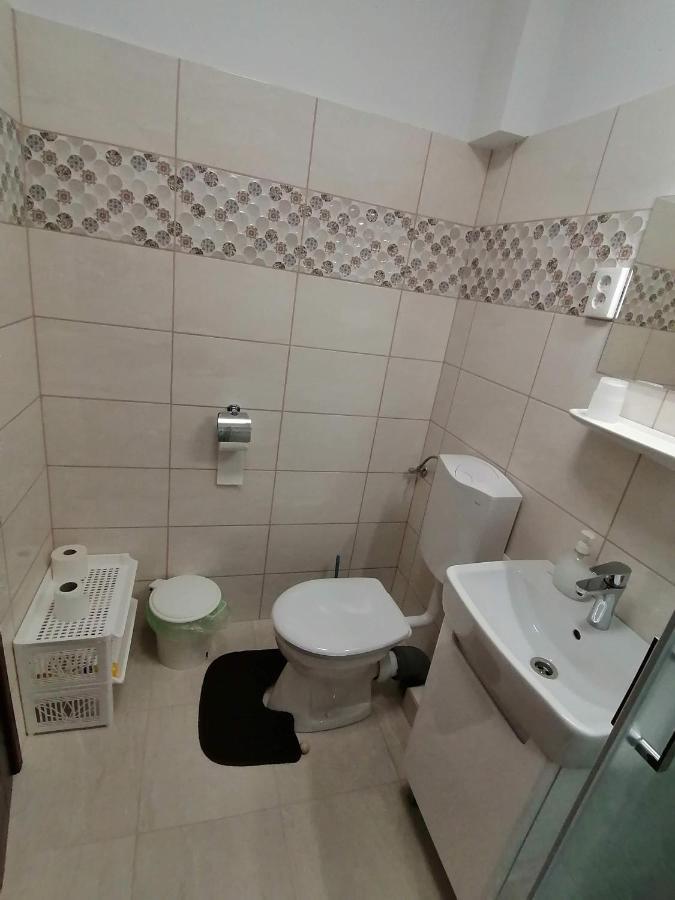 Joos Apartman Sarvar Bagian luar foto