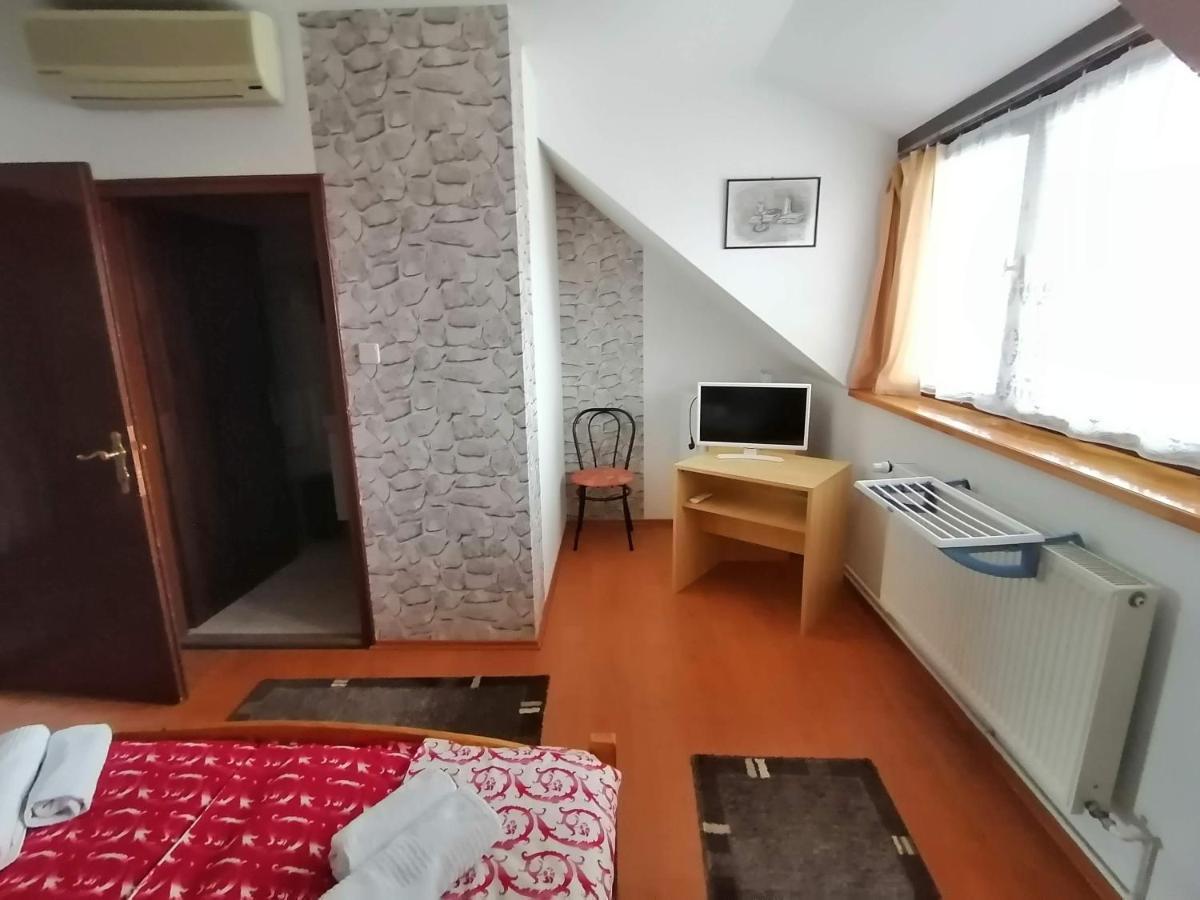 Joos Apartman Sarvar Bagian luar foto