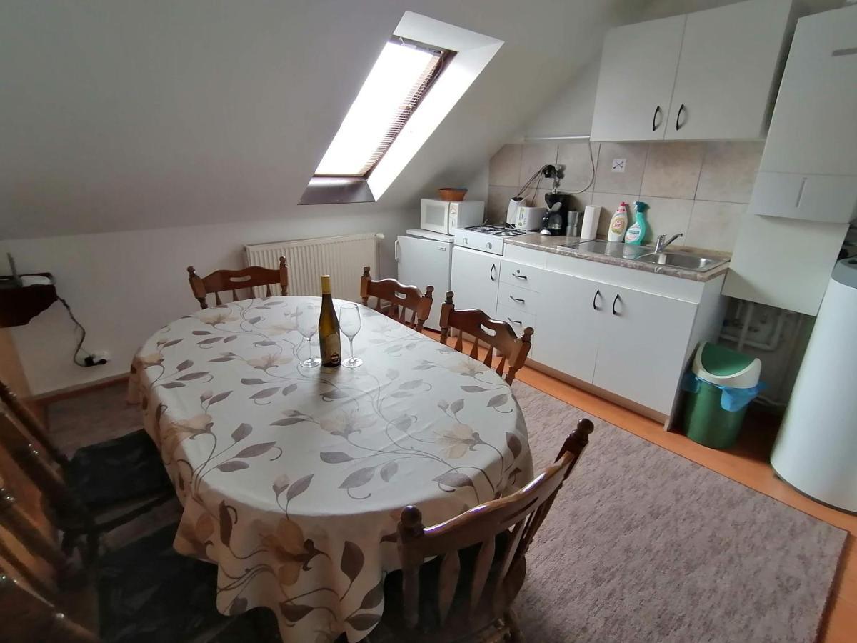 Joos Apartman Sarvar Bagian luar foto