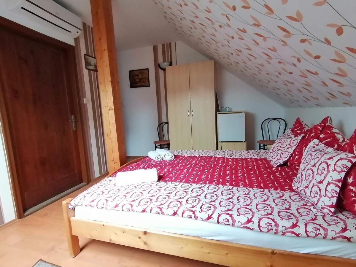 Joos Apartman Sarvar Bagian luar foto