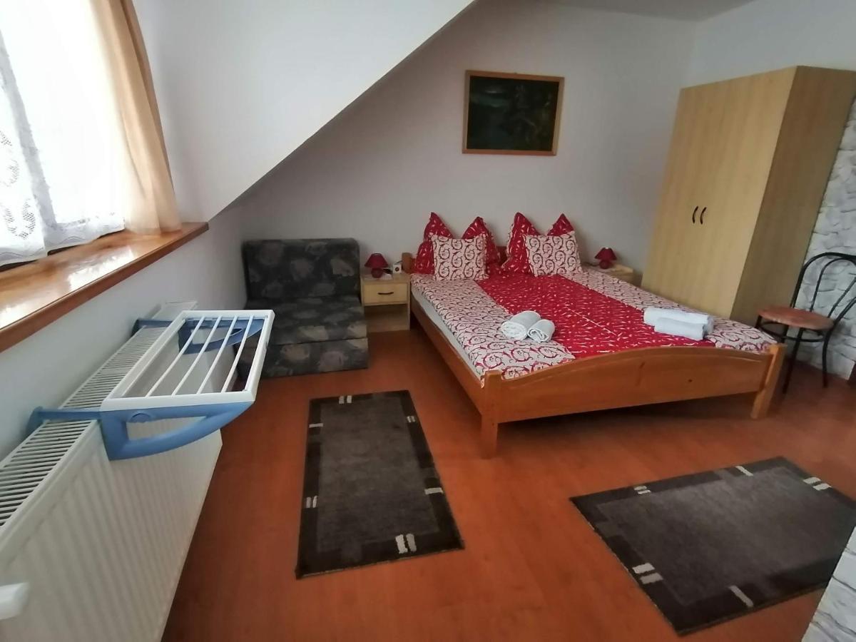 Joos Apartman Sarvar Bagian luar foto
